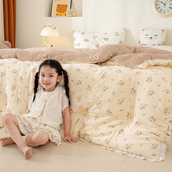 91家纺网 家纺一手货源 找家纺 芯恋家居 2025新款全棉皱皱纱双层纱豆豆被大豆被可爱喵喵