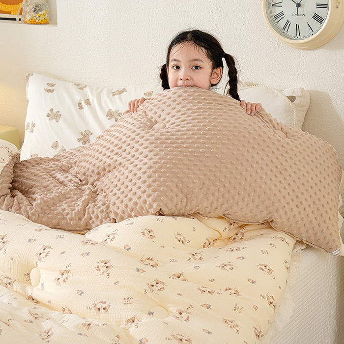 91家纺网 家纺一手货源 找家纺 芯恋家居 2025新款全棉皱皱纱双层纱豆豆被大豆被可爱喵喵