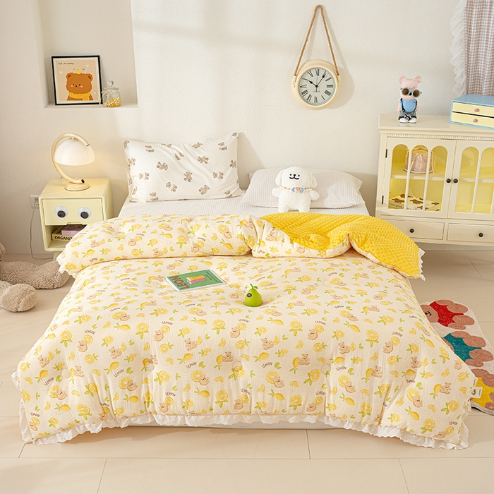 91家纺网 家纺一手货源 找家纺 芯恋家居 2025新款全棉皱皱纱双层纱豆豆被大豆被柠檬熊