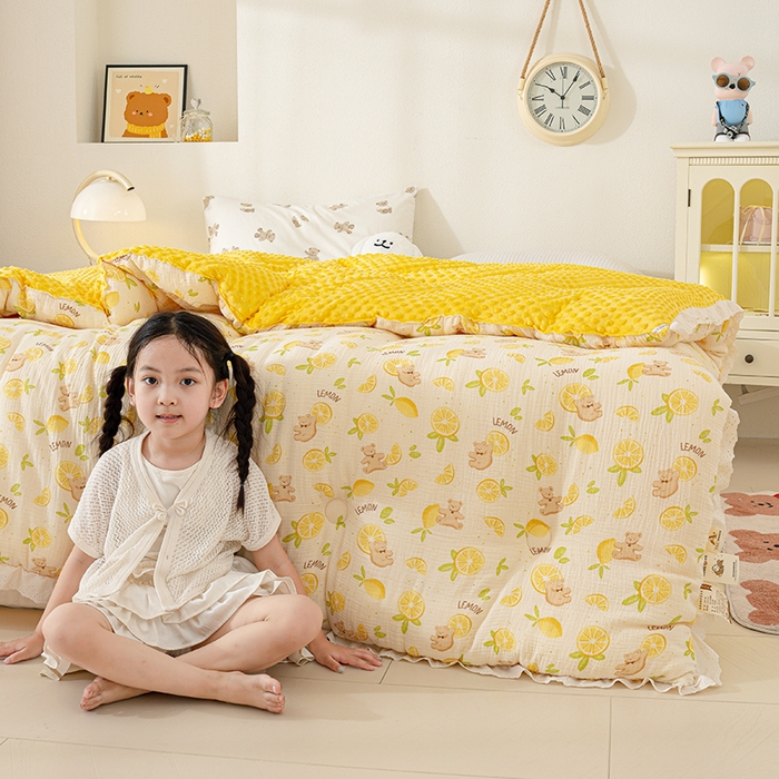 91家纺网 家纺一手货源 找家纺 芯恋家居 2025新款全棉皱皱纱双层纱豆豆被大豆被柠檬熊