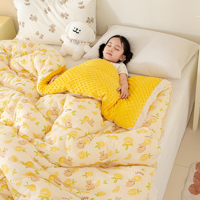 91家纺网 家纺一手货源 找家纺 芯恋家居 2025新款全棉皱皱纱双层纱豆豆被大豆被柠檬熊