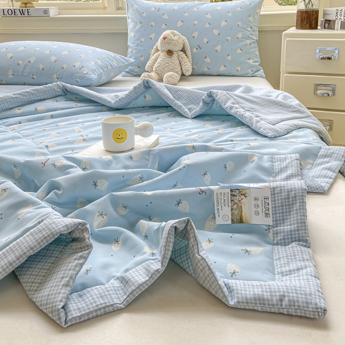 91家纺网 家纺一手货源 找家纺 憨豆家纺 2025新款双面全棉夏被可机洗小清新纯棉夏被薄被芯空调被子夏凉被 草莓果园-蓝