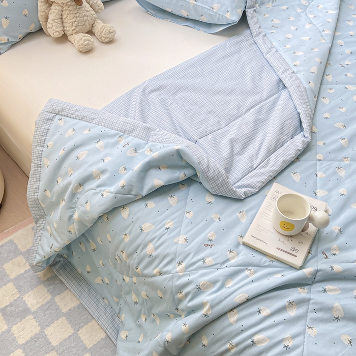 91家纺网 家纺一手货源 找家纺 憨豆家纺 2025新款双面全棉夏被可机洗小清新纯棉夏被薄被芯空调被子夏凉被 草莓果园-蓝