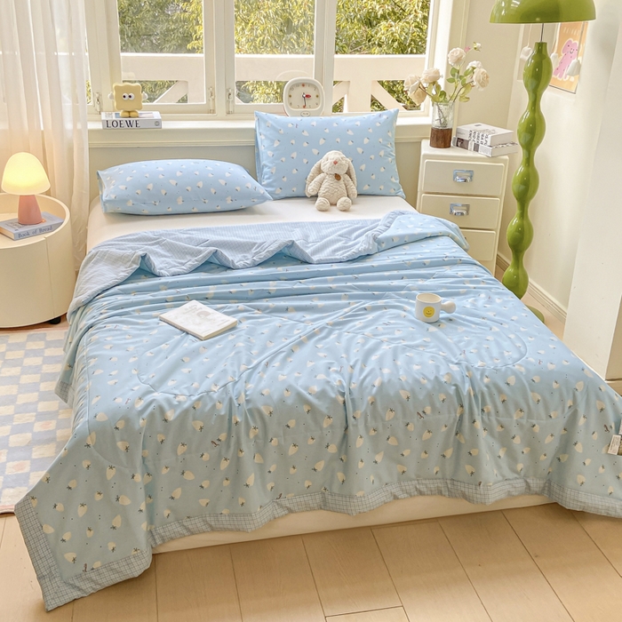 91家纺网 家纺一手货源 找家纺 憨豆家纺 2025新款双面全棉夏被可机洗小清新纯棉夏被薄被芯空调被子夏凉被 草莓果园-蓝