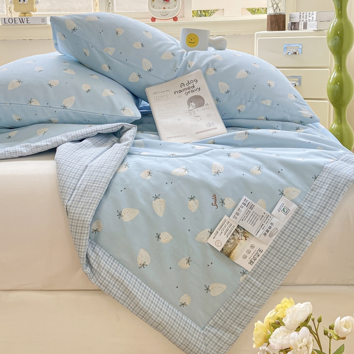 91家纺网 家纺一手货源 找家纺 憨豆家纺 2025新款双面全棉夏被可机洗小清新纯棉夏被薄被芯空调被子夏凉被 草莓果园-蓝