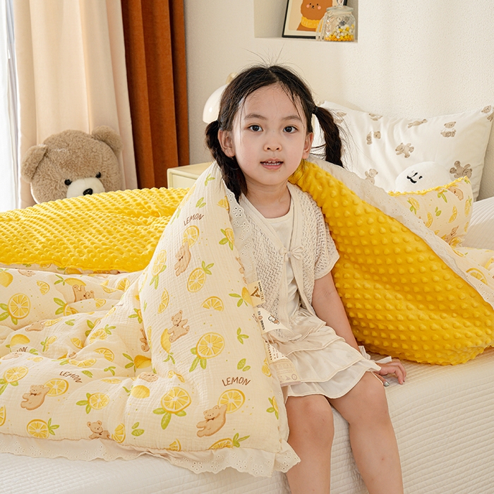 91家纺网 家纺一手货源 找家纺 芯恋家居 2025新款全棉皱皱纱双层纱豆豆被大豆被柠檬熊