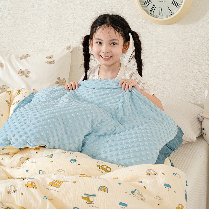 91家纺网 家纺一手货源 找家纺 芯恋家居 2025新款全棉皱皱纱双层纱豆豆被大豆被汽车总动员