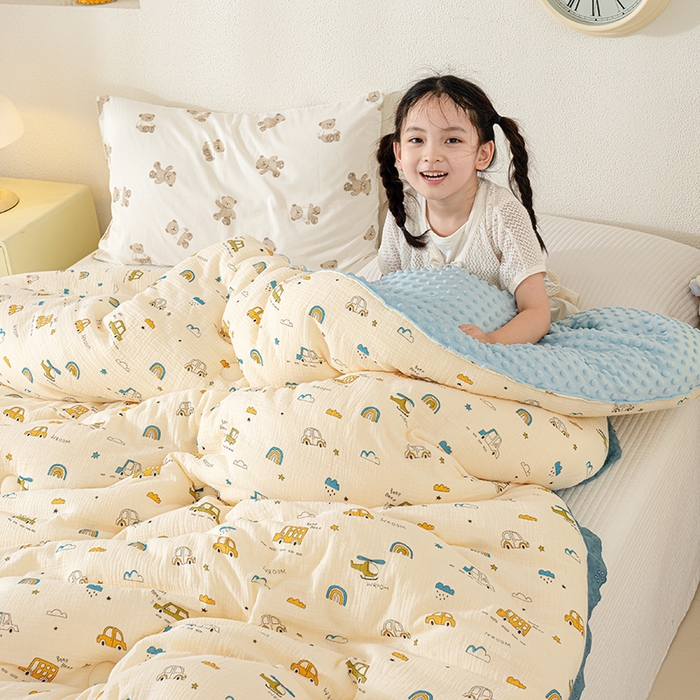 91家纺网 家纺一手货源 找家纺 芯恋家居 2025新款全棉皱皱纱双层纱豆豆被大豆被汽车总动员