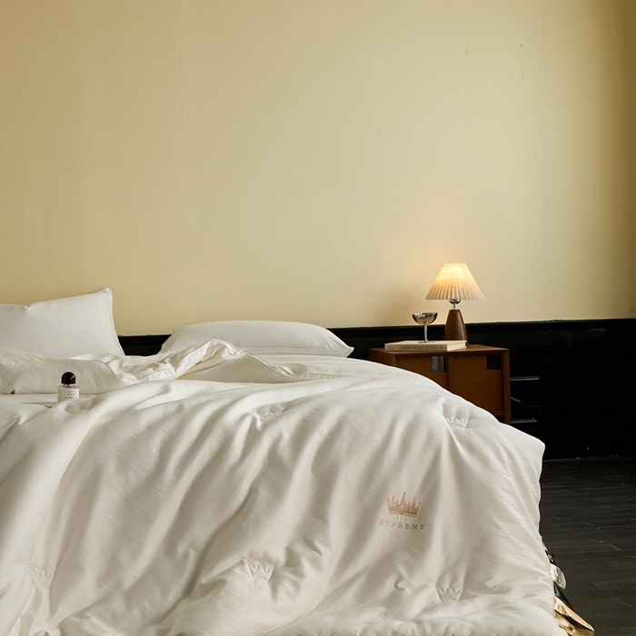 91家纺网 家纺一手货源 找家纺 （总）禧禾 2025新款彩丝厚织大提花羊绒蛋白蚕丝被子被芯