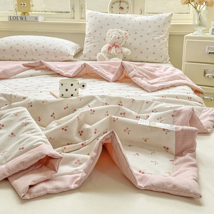 91家纺网 家纺一手货源 找家纺 憨豆家纺 2025新款双面全棉夏被可机洗小清新纯棉夏被薄被芯空调被子夏凉被 樱桃小果