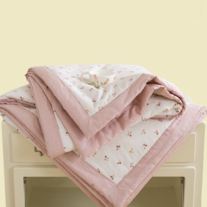 91家纺网 家纺一手货源 找家纺 憨豆家纺 2025新款双面全棉夏被可机洗小清新纯棉夏被薄被芯空调被子夏凉被 樱桃小果