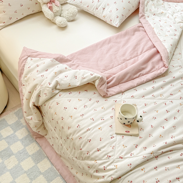 91家纺网 家纺一手货源 找家纺 憨豆家纺 2025新款双面全棉夏被可机洗小清新纯棉夏被薄被芯空调被子夏凉被 樱桃小果