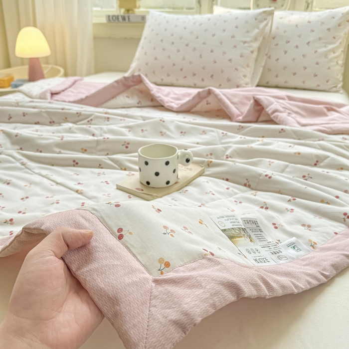 91家纺网 家纺一手货源 找家纺 憨豆家纺 2025新款双面全棉夏被可机洗小清新纯棉夏被薄被芯空调被子夏凉被 樱桃小果