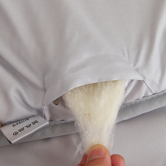 91家纺网 家纺一手货源 找家纺 美丽折家纺 2025新款羊绒被印花系列 印花灰色