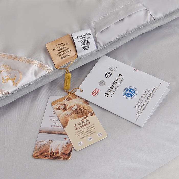 91家纺网 家纺一手货源 找家纺 美丽折家纺 2025新款羊绒被印花系列 印花灰色