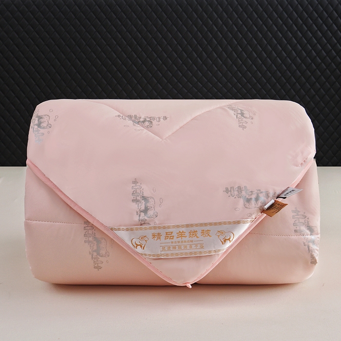 91家纺网 家纺一手货源 找家纺 美丽折家纺 2025新款羊绒被印花系列 印花玉色