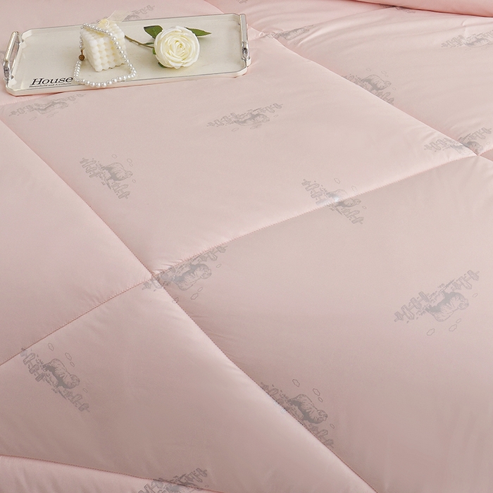 91家纺网 家纺一手货源 找家纺 美丽折家纺 2025新款羊绒被印花系列 印花玉色