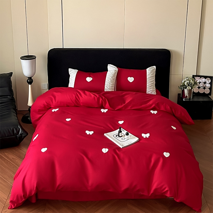 91家纺网 家纺一手货源 找家纺 理想家家纺 2025新款纯棉轻奢刺绣四件套--心愿系列场景二 心愿红