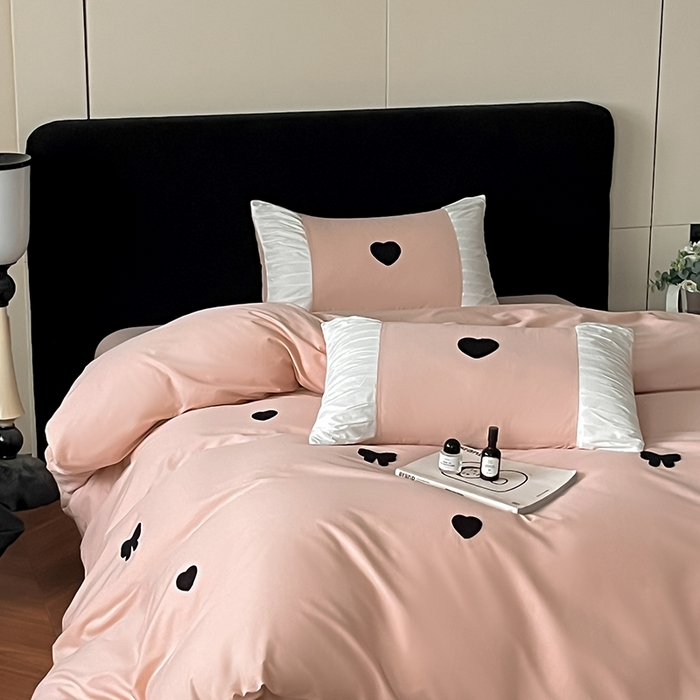 91家纺网 家纺一手货源 找家纺 理想家家纺 2025新款纯棉轻奢刺绣四件套--心愿系列场景二 心愿粉