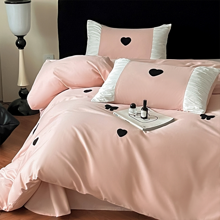 91家纺网 家纺一手货源 找家纺 理想家家纺 2025新款纯棉轻奢刺绣四件套--心愿系列场景二 心愿粉