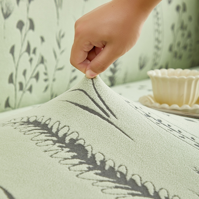 91家纺网 家纺一手货源 找家纺 丝绮鹿 2025新款雕花绒-麦浪沙发套松紧款（三人图）麦浪系列 麦浪-草绿