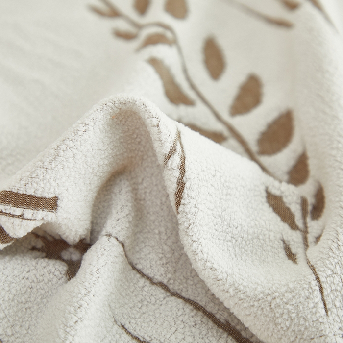 91家纺网 家纺一手货源 找家纺 丝绮鹿 2025新款雕花绒-麦浪沙发套松紧款（三人图）麦浪系列 麦浪-云灰