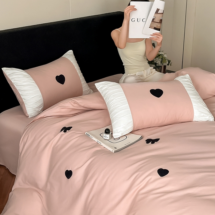 91家纺网 家纺一手货源 找家纺 理想家家纺 2025新款纯棉轻奢刺绣四件套--心愿系列场景二 心愿粉