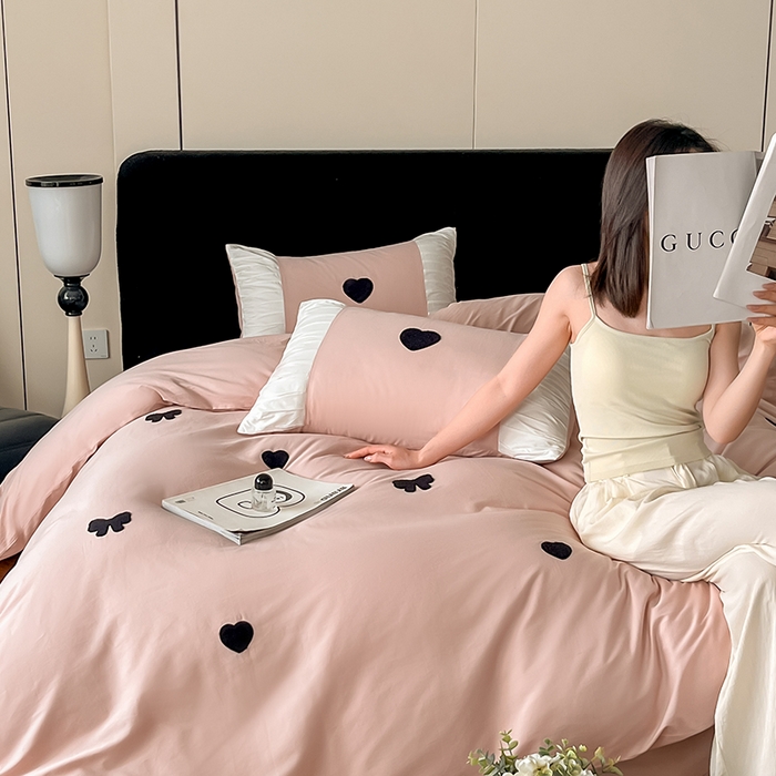 91家纺网 家纺一手货源 找家纺 理想家家纺 2025新款纯棉轻奢刺绣四件套--心愿系列场景二 心愿粉