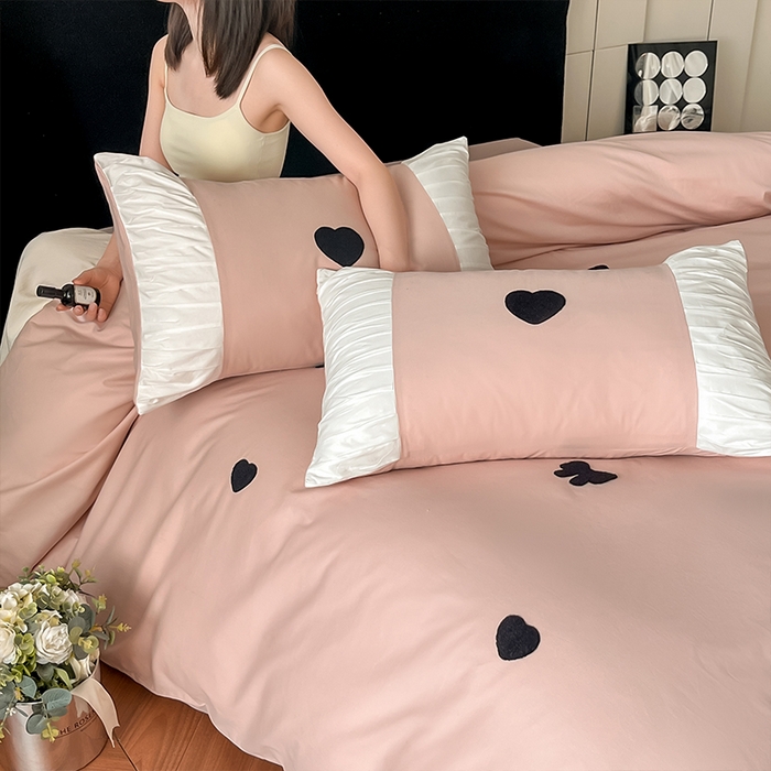 91家纺网 家纺一手货源 找家纺 理想家家纺 2025新款纯棉轻奢刺绣四件套--心愿系列场景二 心愿粉