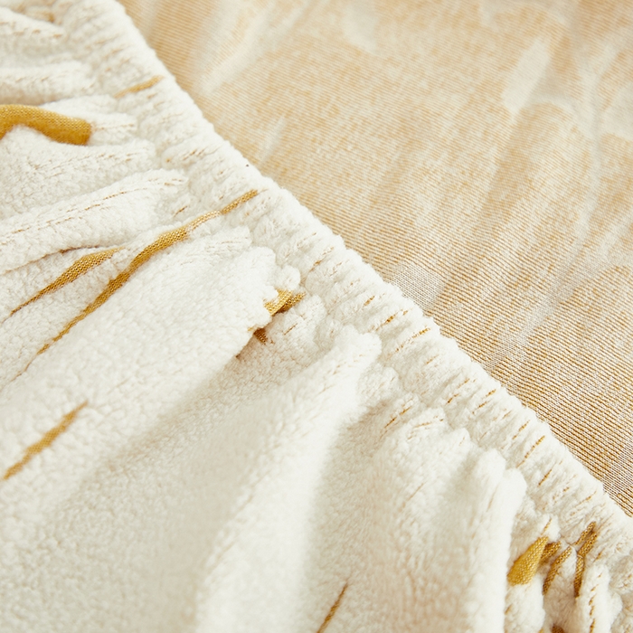 91家纺网 家纺一手货源 找家纺 丝绮鹿 2025新款雕花绒-麦浪沙发套松紧款（三人图）麦浪系列 麦浪-奶白