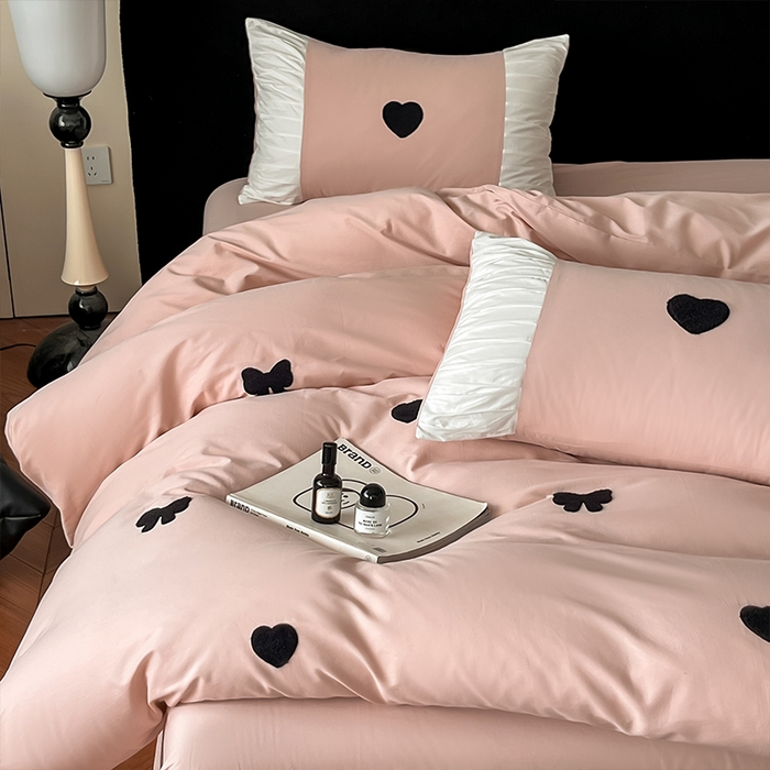 91家纺网 家纺一手货源 找家纺 理想家家纺 2025新款纯棉轻奢刺绣四件套--心愿系列场景二 心愿粉