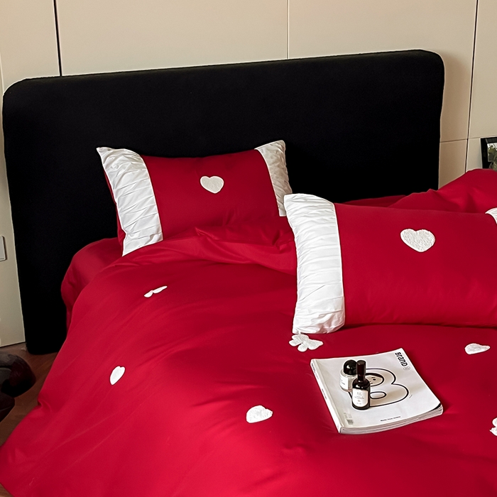 91家纺网 家纺一手货源 找家纺 理想家家纺 2025新款纯棉轻奢刺绣四件套--心愿系列场景二 心愿红