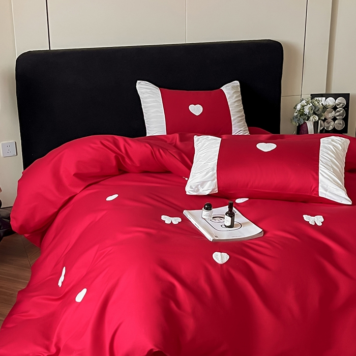 91家纺网 家纺一手货源 找家纺 理想家家纺 2025新款纯棉轻奢刺绣四件套--心愿系列场景二 心愿红