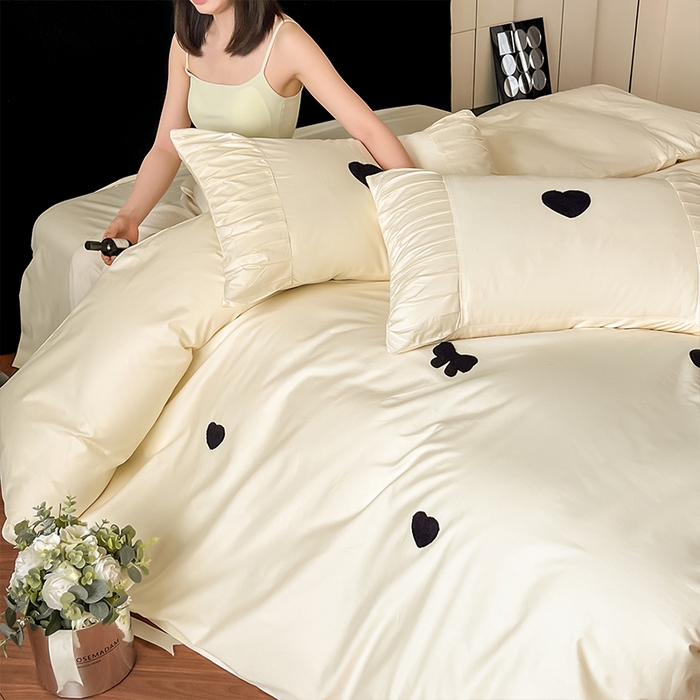 91家纺网 家纺一手货源 找家纺 理想家家纺 2025新款纯棉轻奢刺绣四件套--心愿系列场景二 心愿黄