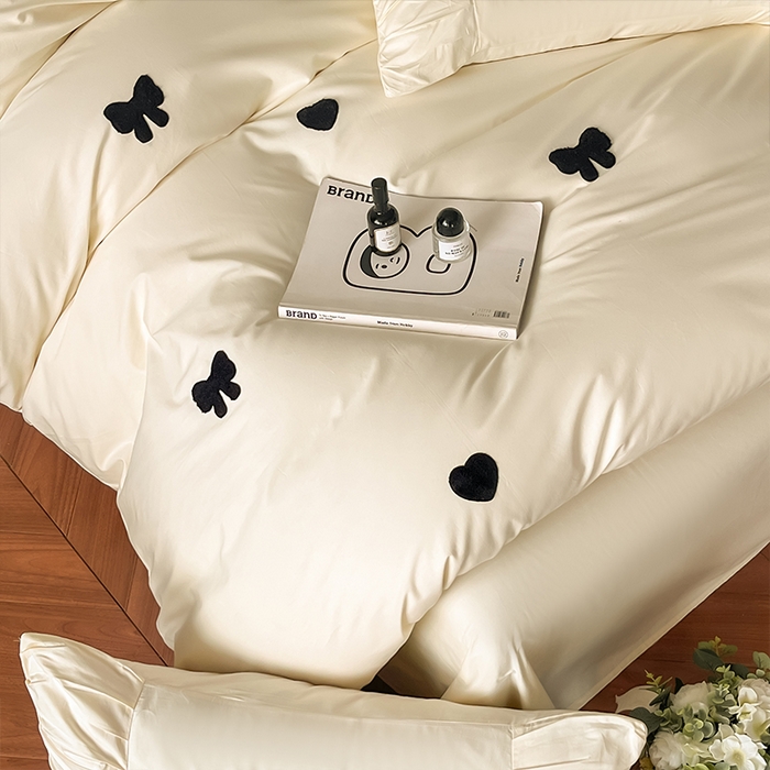 91家纺网 家纺一手货源 找家纺 理想家家纺 2025新款纯棉轻奢刺绣四件套--心愿系列场景二 心愿黄