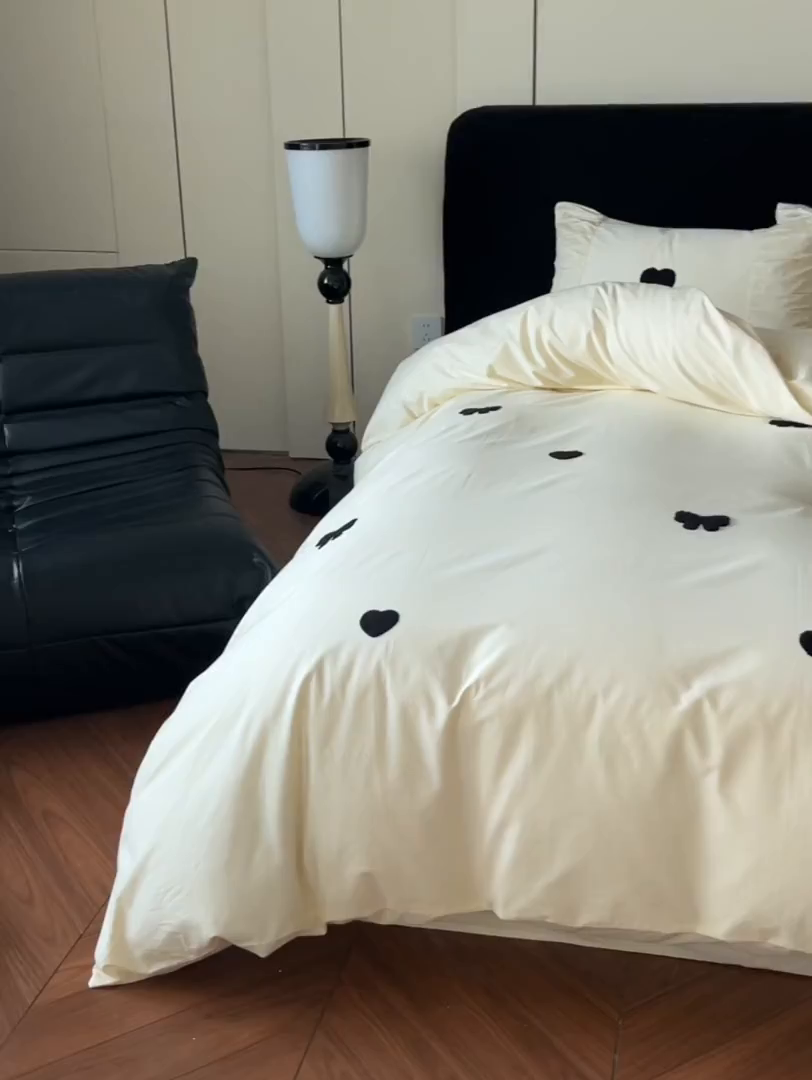 91家纺网 家纺一手货源 找家纺 理想家家纺 2025新款纯棉轻奢刺绣四件套--心愿系列场景二 心愿黄