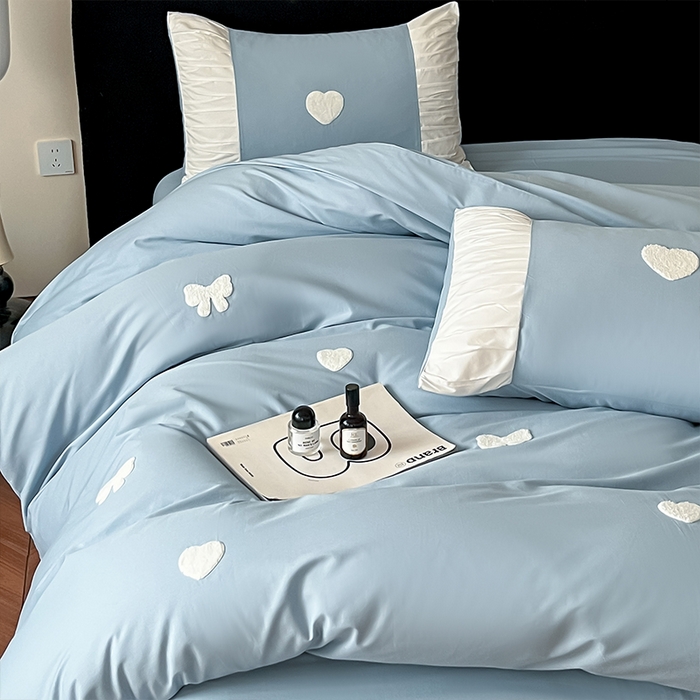 91家纺网 家纺一手货源 找家纺 理想家家纺 2025新款纯棉轻奢刺绣四件套--心愿系列场景二 心愿蓝