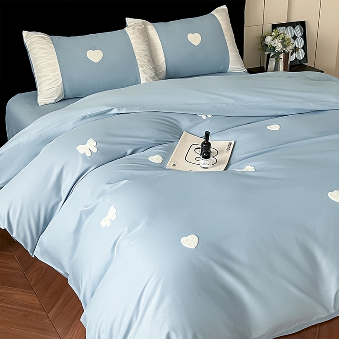 91家纺网 家纺一手货源 找家纺 理想家家纺 2025新款纯棉轻奢刺绣四件套--心愿系列场景二 心愿蓝