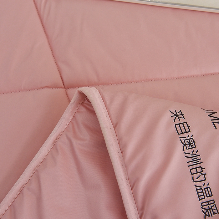 91家纺网 家纺一手货源 找家纺 美丽折家纺 2025新款羊绒被纯色系列 玉色