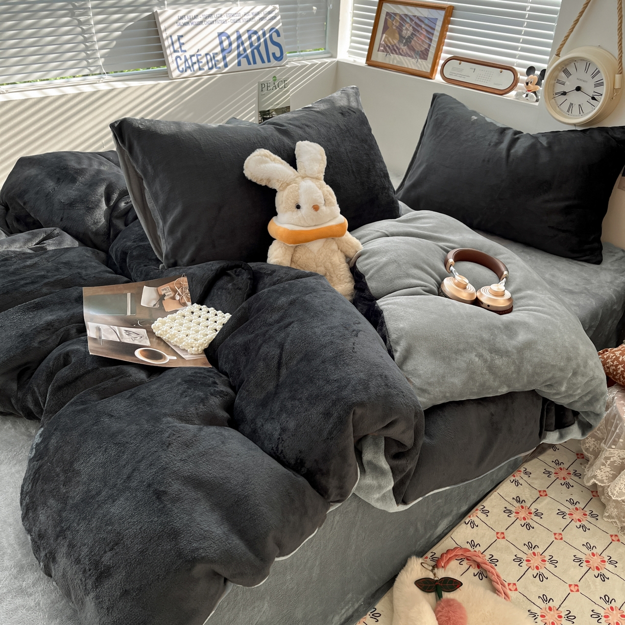 91家纺网 家纺一手货源 找家纺 优承佳  2025新款高克重纯色双拼牛奶绒四件套系列 爵士灰+月光灰