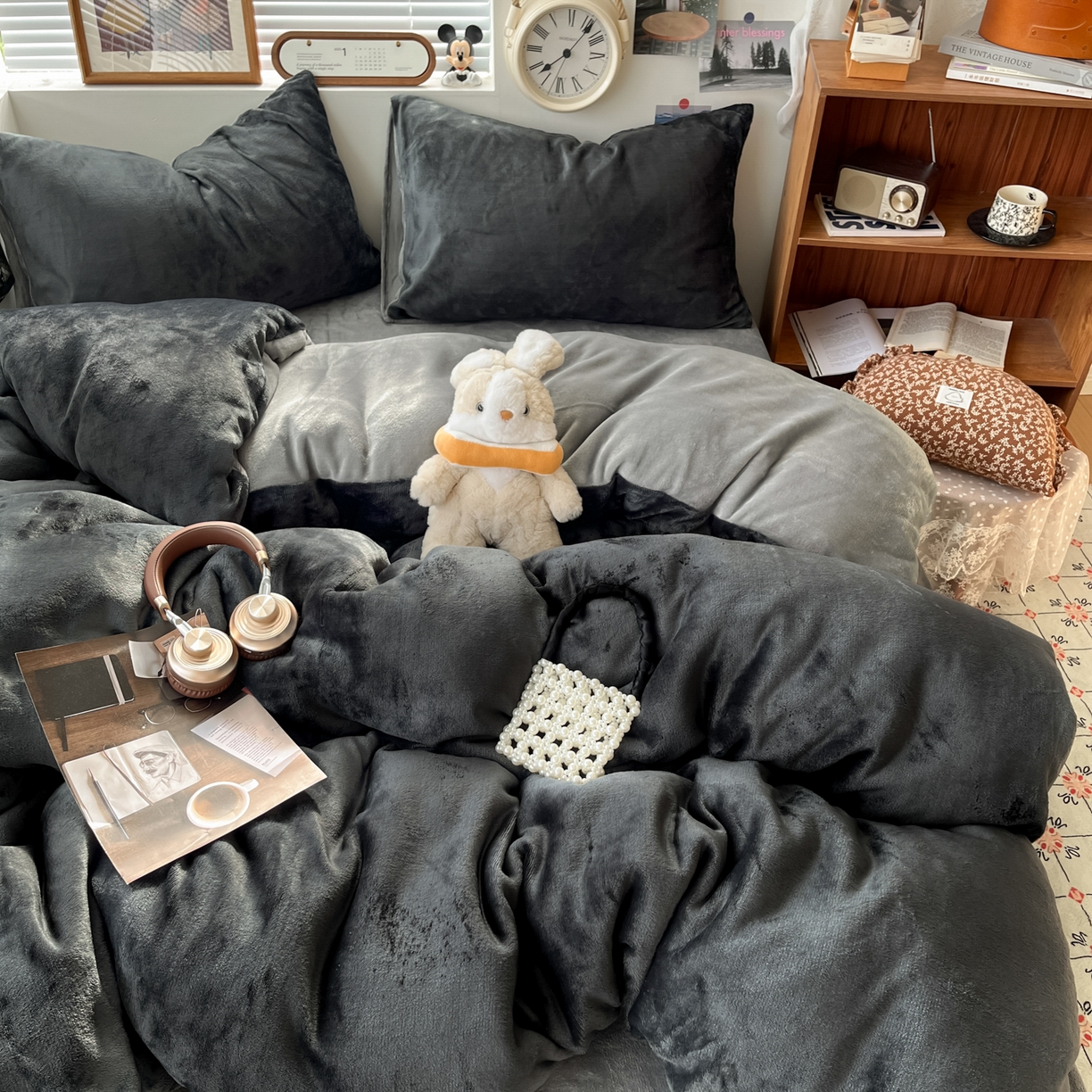 91家纺网 家纺一手货源 找家纺 优承佳  2025新款高克重纯色双拼牛奶绒四件套系列 爵士灰+月光灰