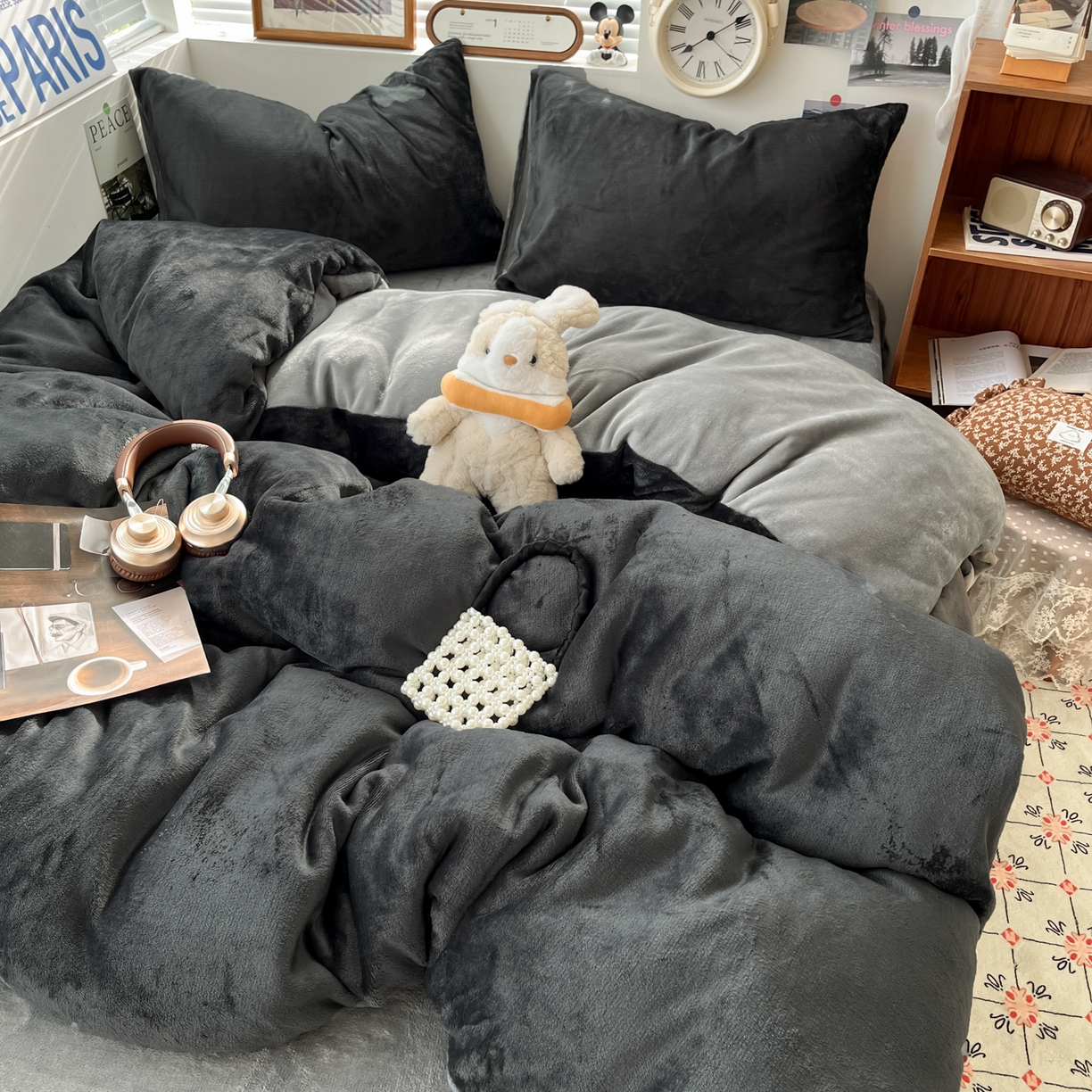 91家纺网 家纺一手货源 找家纺 优承佳  2025新款高克重纯色双拼牛奶绒四件套系列 爵士灰+月光灰