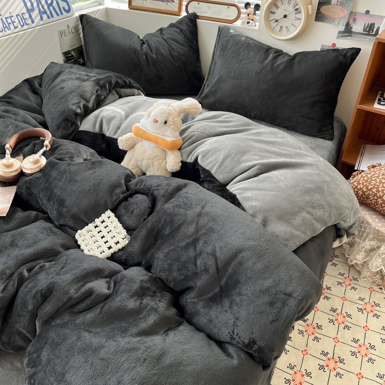 91家纺网 家纺一手货源 找家纺 优承佳  2025新款高克重纯色双拼牛奶绒四件套系列 爵士灰+月光灰