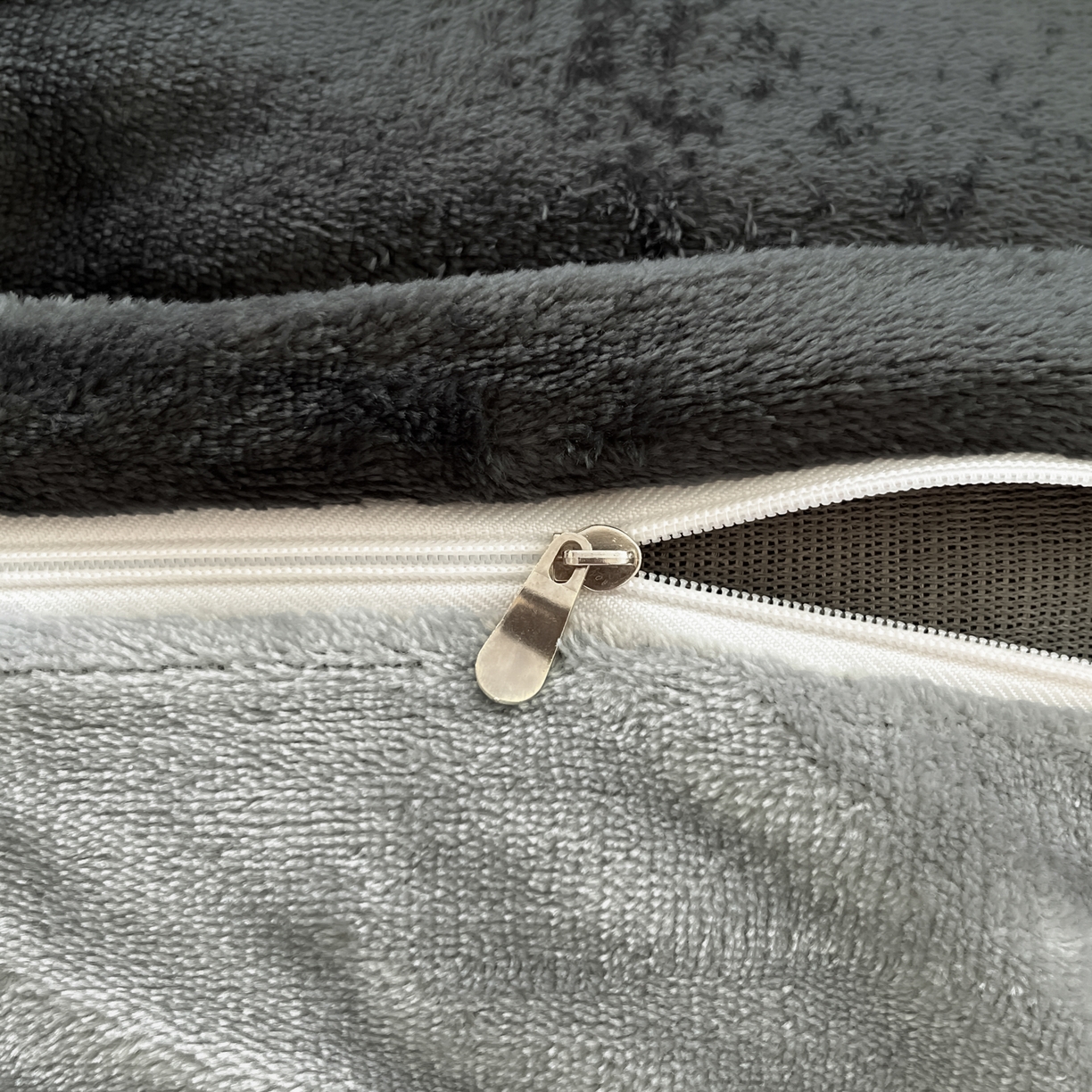 91家纺网 家纺一手货源 找家纺 优承佳  2025新款高克重纯色双拼牛奶绒四件套系列 爵士灰+月光灰