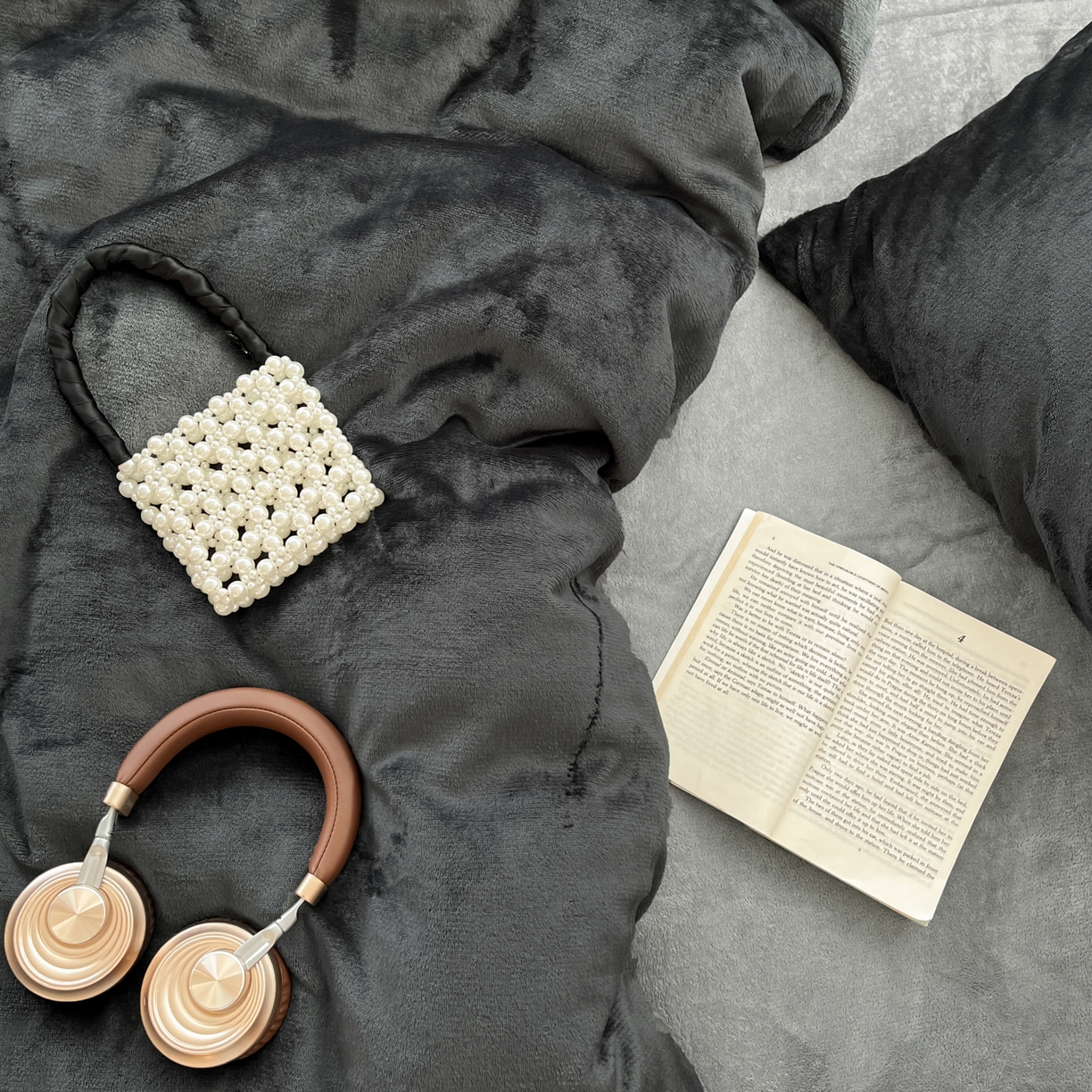 91家纺网 家纺一手货源 找家纺 优承佳  2025新款高克重纯色双拼牛奶绒四件套系列 爵士灰+月光灰