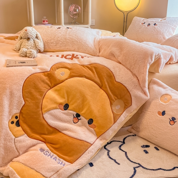 91家纺网 家纺一手货源 找家纺 （总）懒猫家纺 2025新款兔毛绒贴布绣四件套