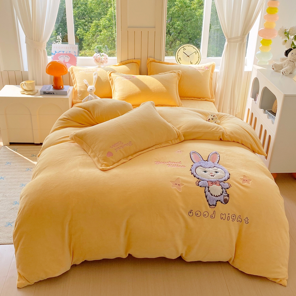 91家纺网 家纺一手货源 找家纺 （总）悦织湾家纺 2025新款9斤重牛奶绒四件套纯色贴布绣人件富贵系列240克重高密保暖轻奢时尚床上用品4件套