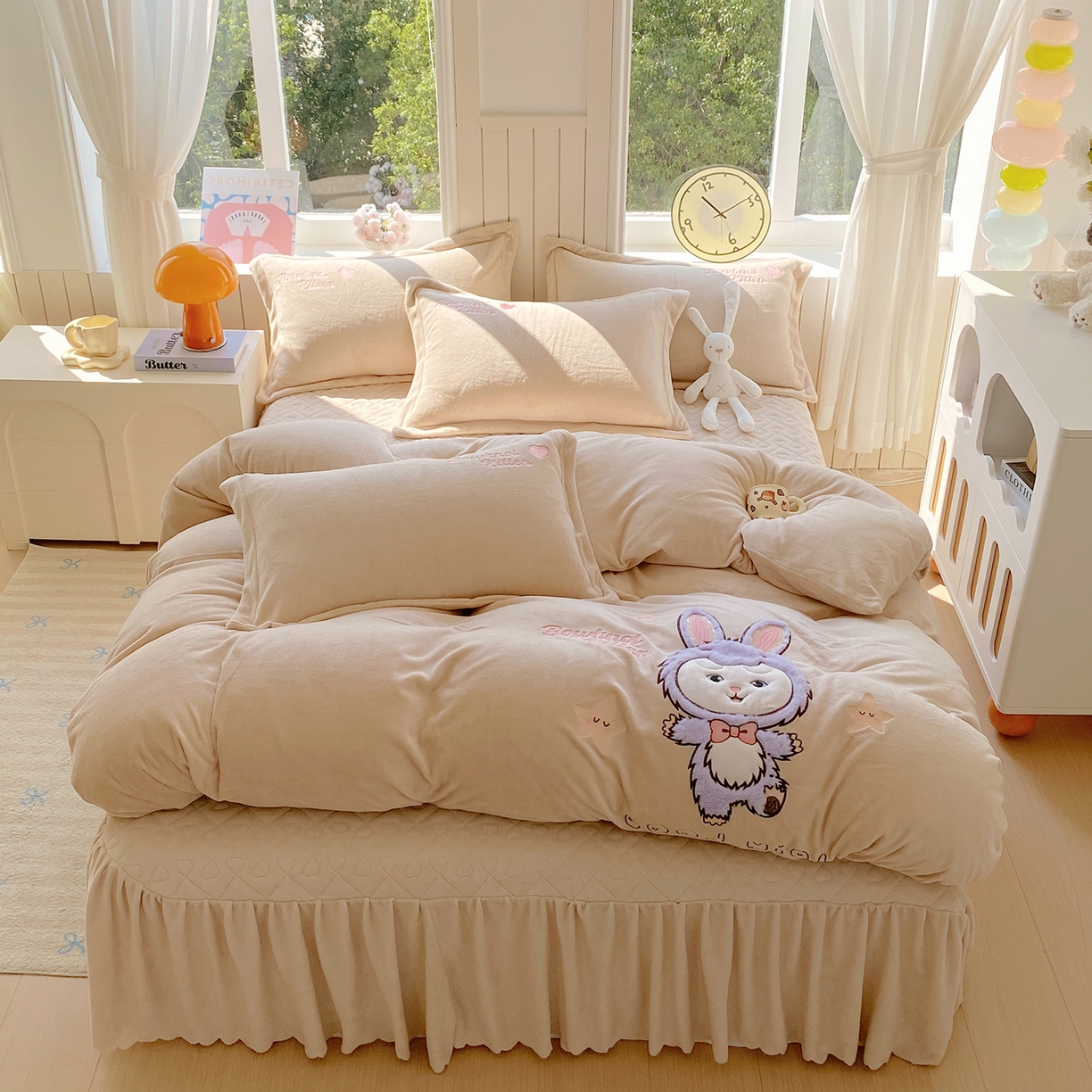 91家纺网 家纺一手货源 找家纺 （总）悦织湾家纺 2025新款9斤重牛奶绒四件套纯色贴布绣人件富贵系列240克重高密保暖轻奢时尚床上用品4件套