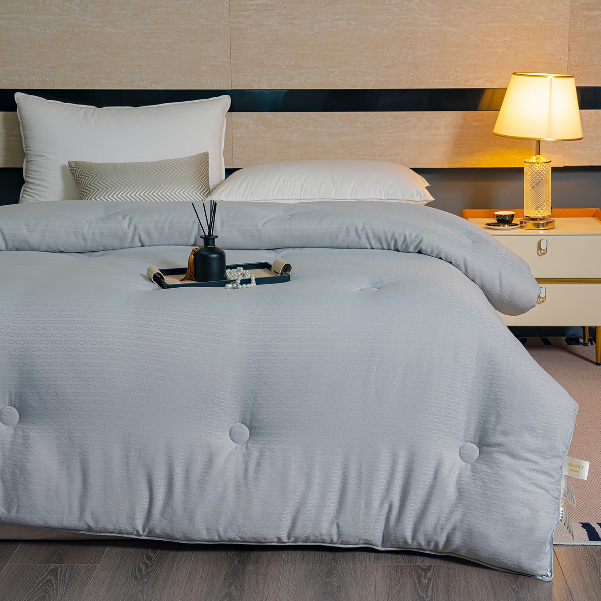 91家纺网 家纺一手货源 找家纺 蓝冰家纺 2025新款亲肤发财树提花大豆被子被芯 提花-古典灰