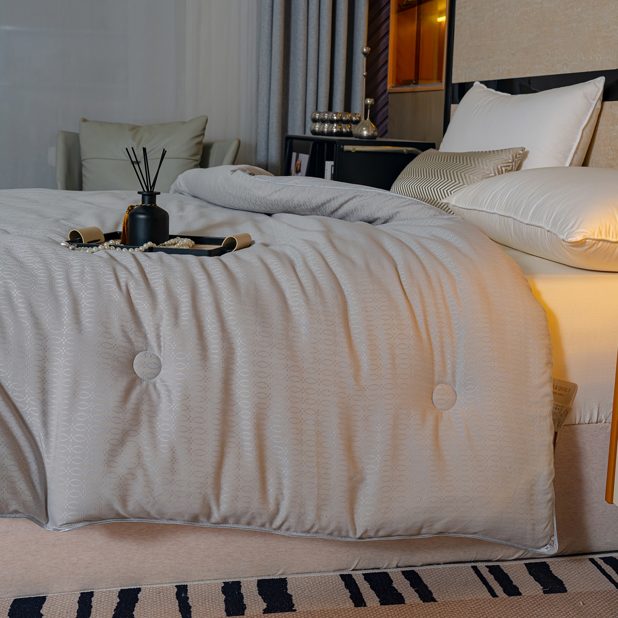 91家纺网 家纺一手货源 找家纺 蓝冰家纺 2025新款亲肤发财树提花大豆被子被芯 提花-古典灰